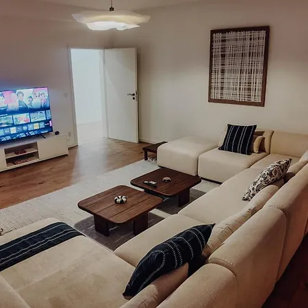 Premium Residence, Stunning Views Overlooking The Station & City, Sleeps 18 * 코블렌츠