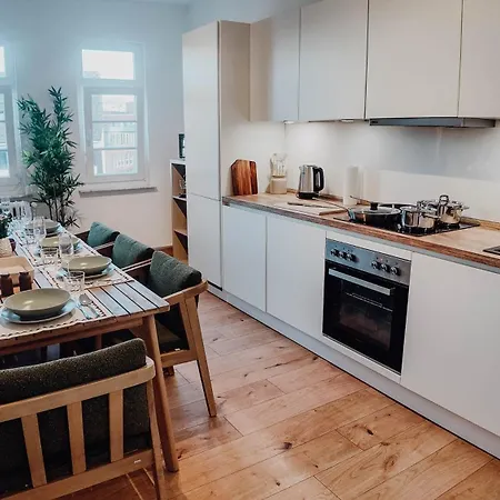 Apartment Premium Residence, Stunning Views Overlooking The Station & City, Sleeps 18 *