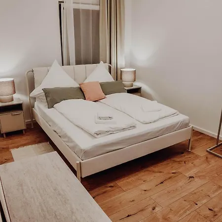 Premium Residence, Stunning Views Overlooking The Station & City, Sleeps 18 * 코블렌츠