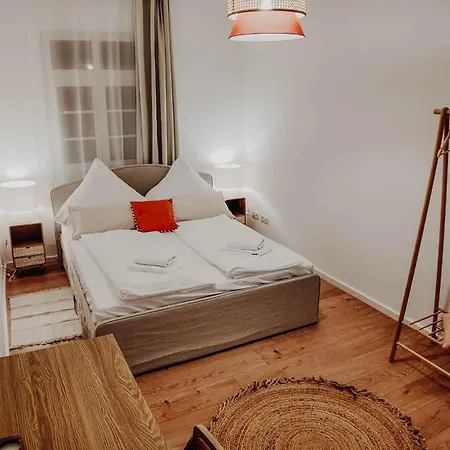 Premium Residence, Stunning Views Overlooking The Station & City, Sleeps 18 아파트