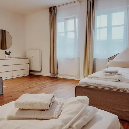 Premium Residence, Stunning Views Overlooking The Station & City, Sleeps 18 * 코블렌츠