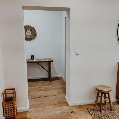 Premium Residence, Stunning Views Overlooking The Station & City, Sleeps 18 * 코블렌츠