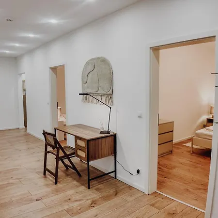 아파트 Premium Residence, Stunning Views Overlooking The Station & City, Sleeps 18 *