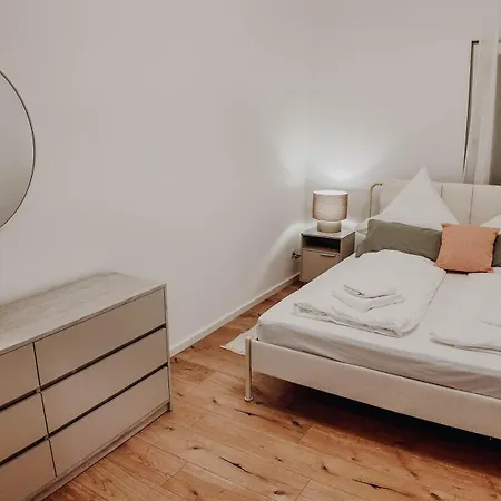 아파트 Premium Residence, Stunning Views Overlooking The Station & City, Sleeps 18 코블렌츠