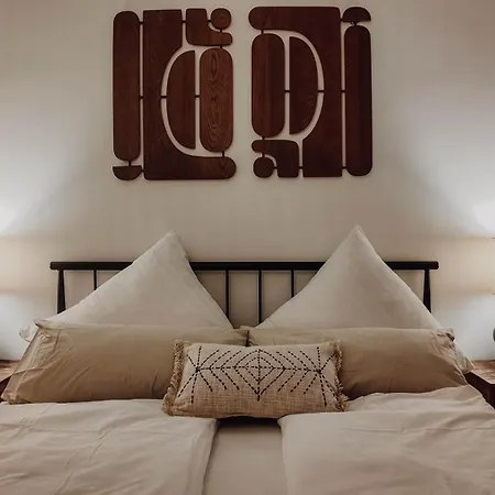 Premium Residence, Stunning Views Overlooking The Station & City, Sleeps 18 *