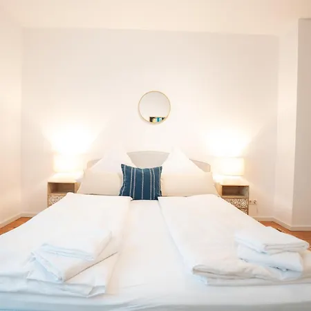 아파트 Premium Residence, Stunning Views Overlooking The Station & City, Sleeps 18 *