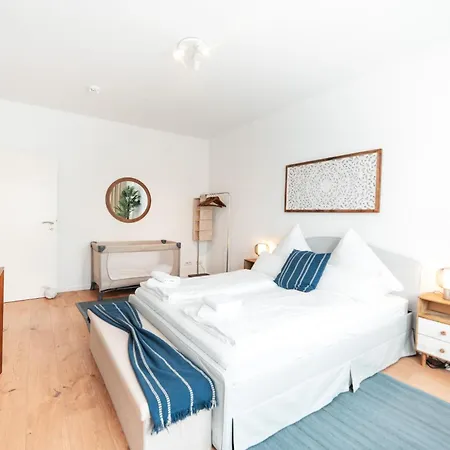 아파트 Premium Residence, Stunning Views Overlooking The Station & City, Sleeps 18 *