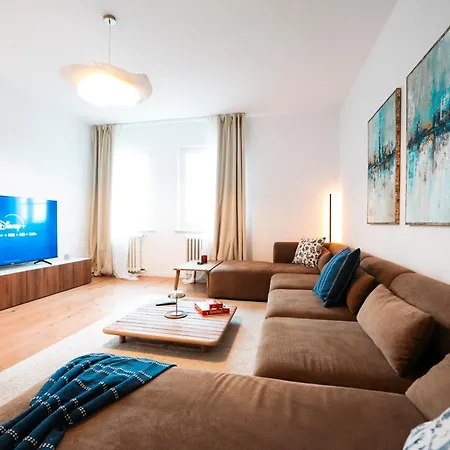 Premium Residence, Stunning Views Overlooking The Station & City, Sleeps 18 * Koblenz (Rhineland-Palatinate)
