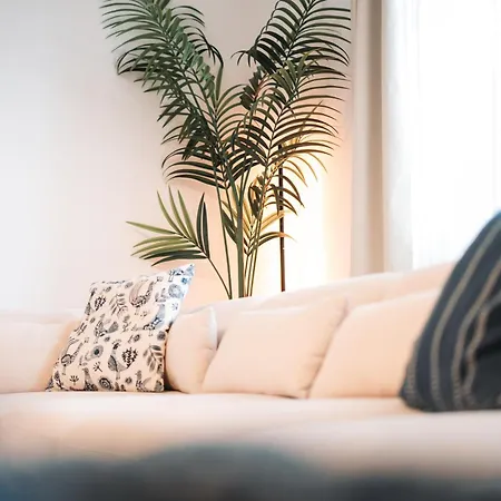 Premium Residence, Stunning Views Overlooking The Station & City, Sleeps 18 Lägenhet *