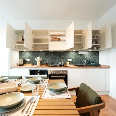 Premium Residence, Stunning Views Overlooking The Station & City, Sleeps 18 Lägenhet *