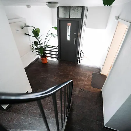 Premium Residence, Stunning Views Overlooking The Station & City, Sleeps 18 *