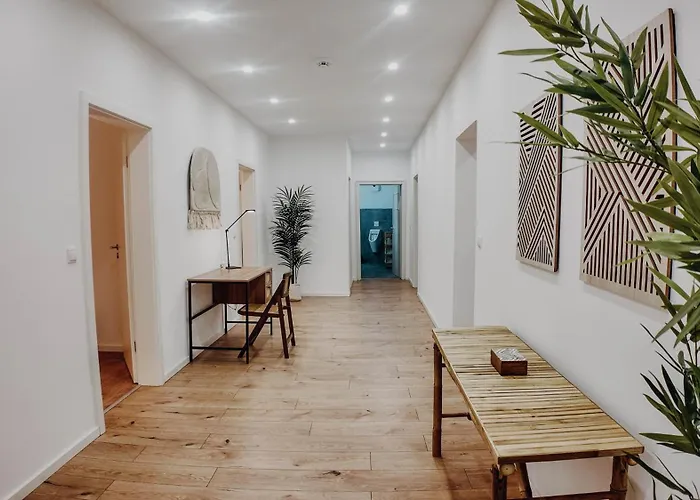 Premium Residence, Stunning Views Overlooking The Station & City, Sleeps 18 Apartment