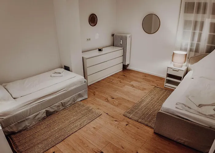 Premium Residence, Stunning Views Overlooking The Station & City, Sleeps 18 *