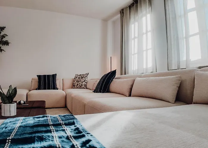 Apartment Premium Residence, Stunning Views Overlooking The Station & City, Sleeps 18 Koblenz (Rhineland-Palatinate)