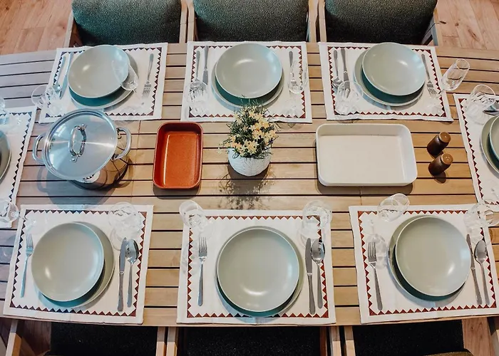 Premium Residence, Stunning Views Overlooking The Station & City, Sleeps 18