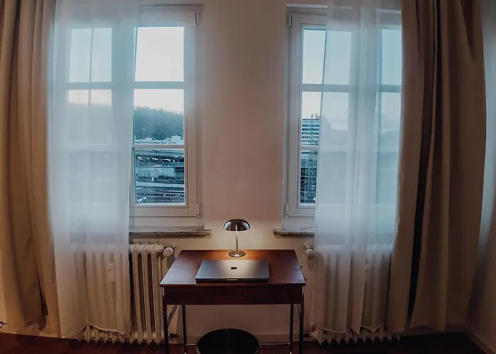 Premium Residence, Stunning Views Overlooking The Station & City, Sleeps 18 Apartment *