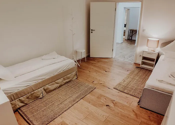 Apartment Premium Residence, Stunning Views Overlooking The Station & City, Sleeps 18