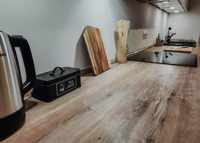 Premium Residence, Stunning Views Overlooking The Station & City, Sleeps 18 Apartment *